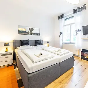 christiano-apartments-family.vienna-besthotels.com/